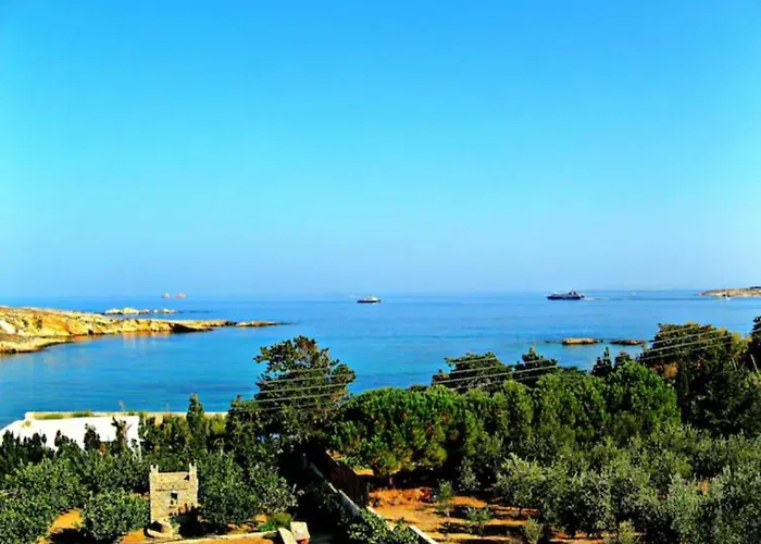 Neso Seafront Paros Apartment Parasporos