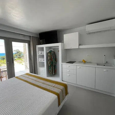 Neso Seafront Paros Apartamento *
