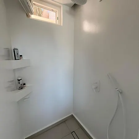 Neso Seafront Paros Apartamento *