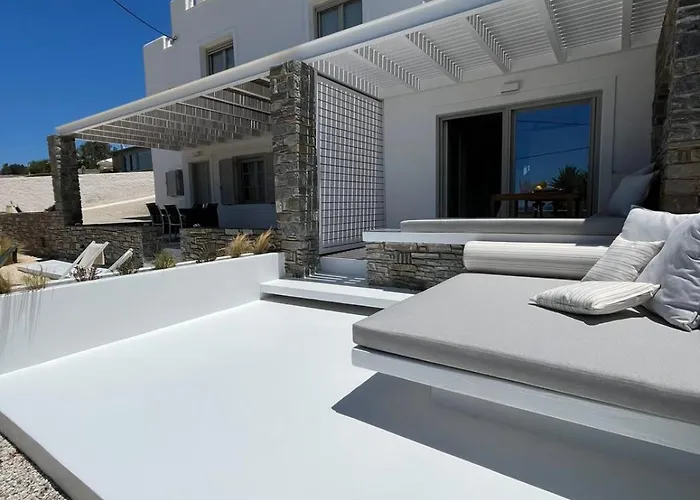 Neso Seafront Paros Apartment Parasporos