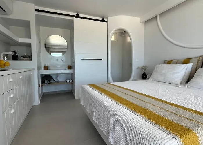 Neso Seafront Paros Apartment *