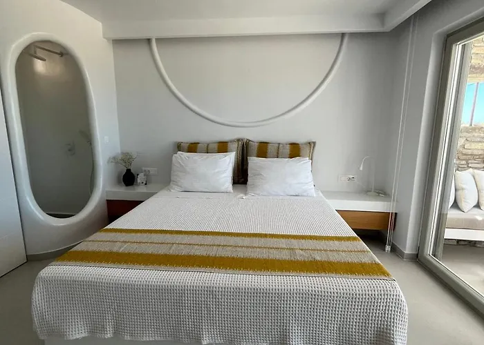 Apartment Neso Seafront Paros Parasporos